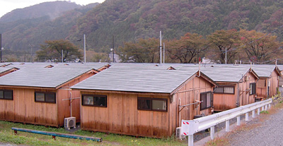 地元材を使った木造仮設住宅です。